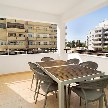Olivia Mackenzie 2 Bedroom Flat With Pool Larnaca Eksteriør billede