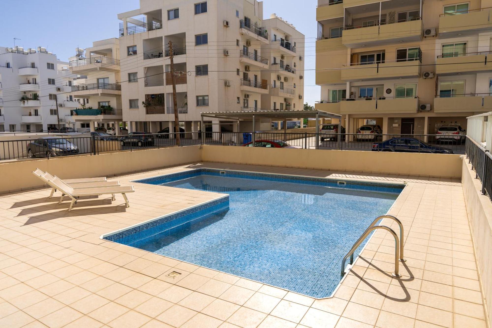 Olivia Mackenzie 2 Bedroom Flat With Pool Larnaca Eksteriør billede