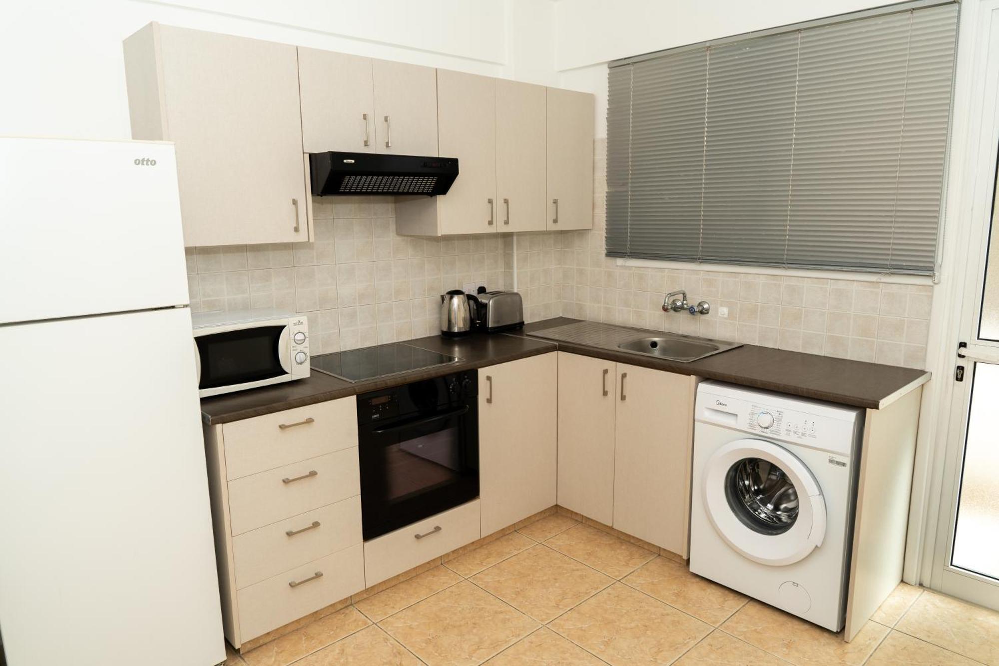 Olivia Mackenzie 2 Bedroom Flat With Pool Larnaca Eksteriør billede